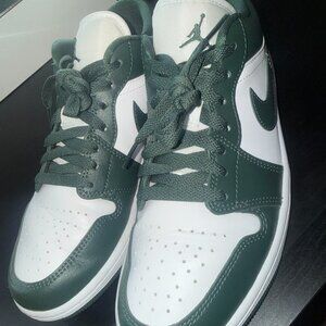 WOMENS AIR JORDAN 1 LOW - Excellent Condition - Size 9